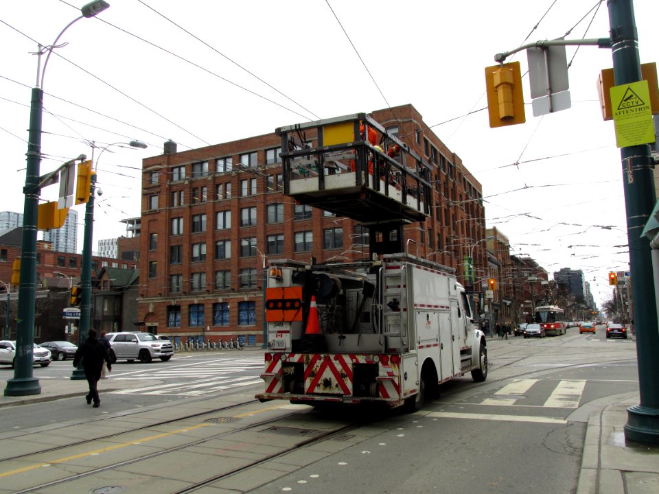 TTCStreetcarRepairKingSpadina 01