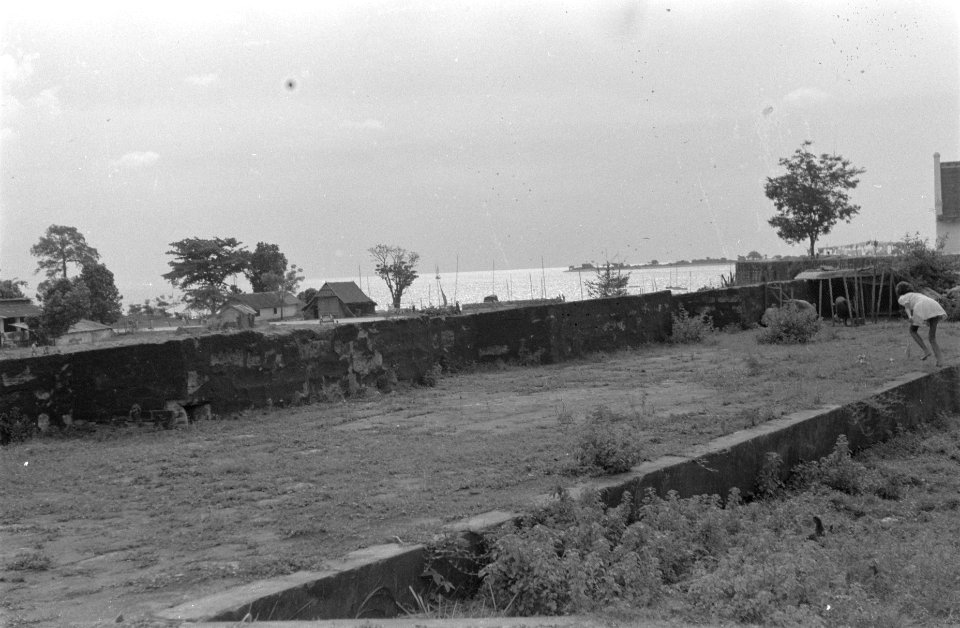 Uitzicht vanuit Fort Rotterdam over de baai, Bestanddeelnr 431-3-2