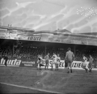 Vasas Gyor tegen DWS 1-0, v.l.n.r. Mate, Israel, Tamas, Roode en Vonhof, spelmom, Bestanddeelnr 917-5270