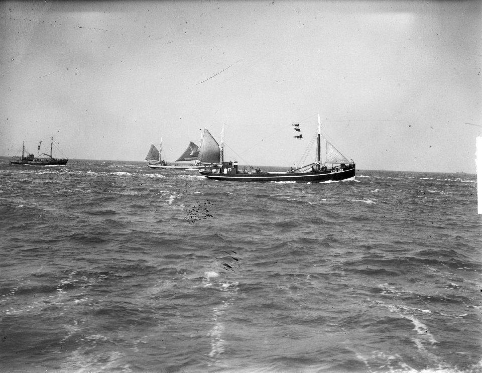 Uitvaren vissersvloot uit IJmuiden, Bestanddeelnr 903-9884