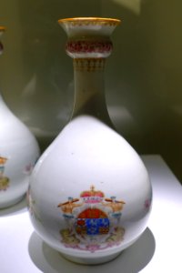 Vase from China, c. 1750 AD, porcelain with enamel and gold decoration, 2 of 2 - Braunschweigisches Landesmuseum - DSC04624
