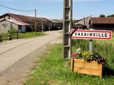 Vaxainville (M-et-M) city limit sign
