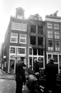 Uitgebrand grachtenpand aan de Oudezijds Achterburgwal, Bestanddeelnr 930-6269