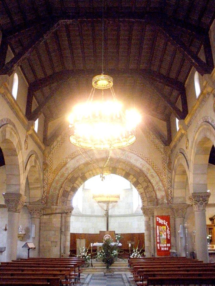 Ujo (Mieres) - Iglesia de Santa Eulalia o Santa Olaya 6