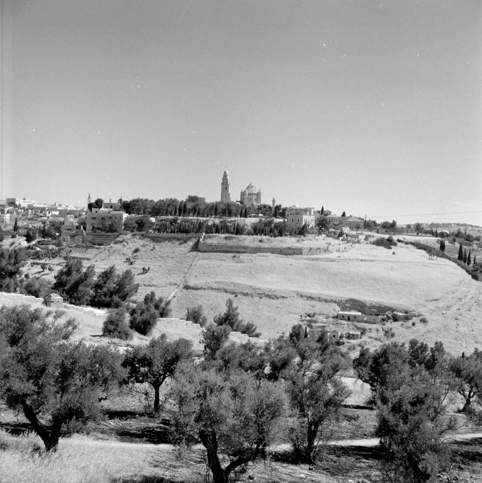 Uitzicht op de oude stad vanuit het Dal van Hinnom, Bestanddeelnr 255-2302