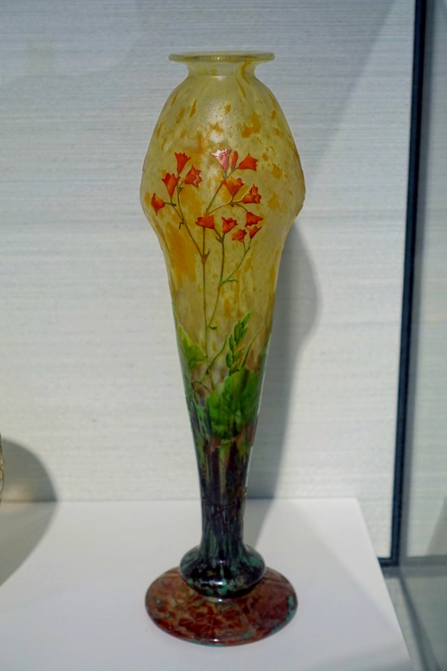 Vase with 'purple bell' flowers, Daum Freres, Nancy, c. 1910, glass - Hessisches Landesmuseum Darmstadt - Darmstadt, Germany - DSC00913