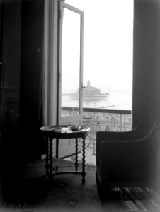 Uitzicht vanuit een hotelkamer in het Palace Hotel in Scheveningen, Bestanddeelnr 189-0757