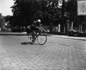 Van Est op Caubergh Ronde van Nederland, Bestanddeelnr 905-1475 photo