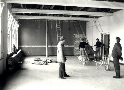Verbouwing van de muziekschool te Overveen. Geschonken in 1986 door United Photos de Boer bv. Identificatienummer 54-015725