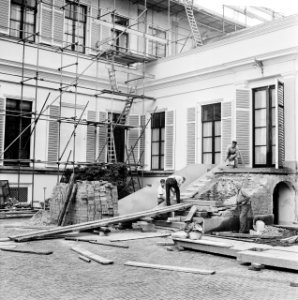 Verbouwing aan voorkant van Paleis Soestdijk , mag niet gepubliceerd worden, Bestanddeelnr 924-9975