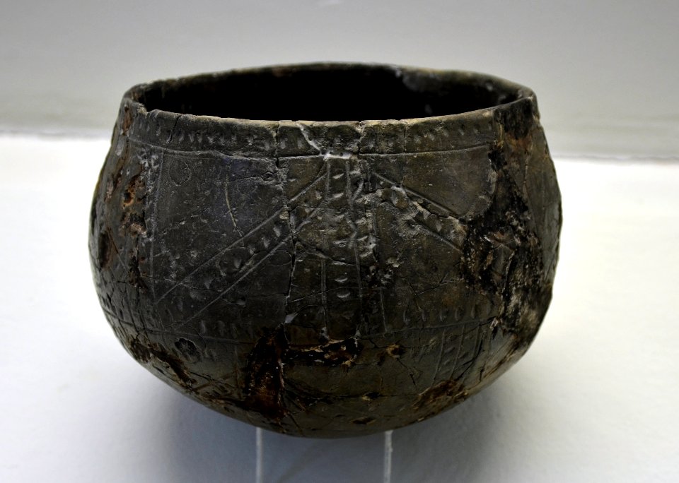 Vase Néolithique ancien Musée Saint-Remi 21092016
