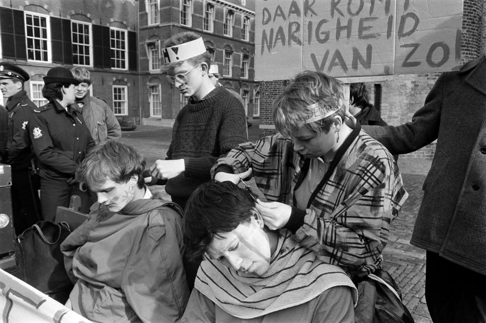 UCV met minister Deetman over de wet Wetenschappelijk Onderwijs protest student, Bestanddeelnr 933-2469