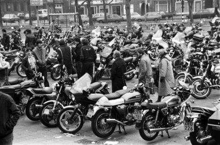 Veel motoren voor de RAI in Amsterdam tijdens Tweede Wieler Rai 82, Bestanddeelnr 932-0076