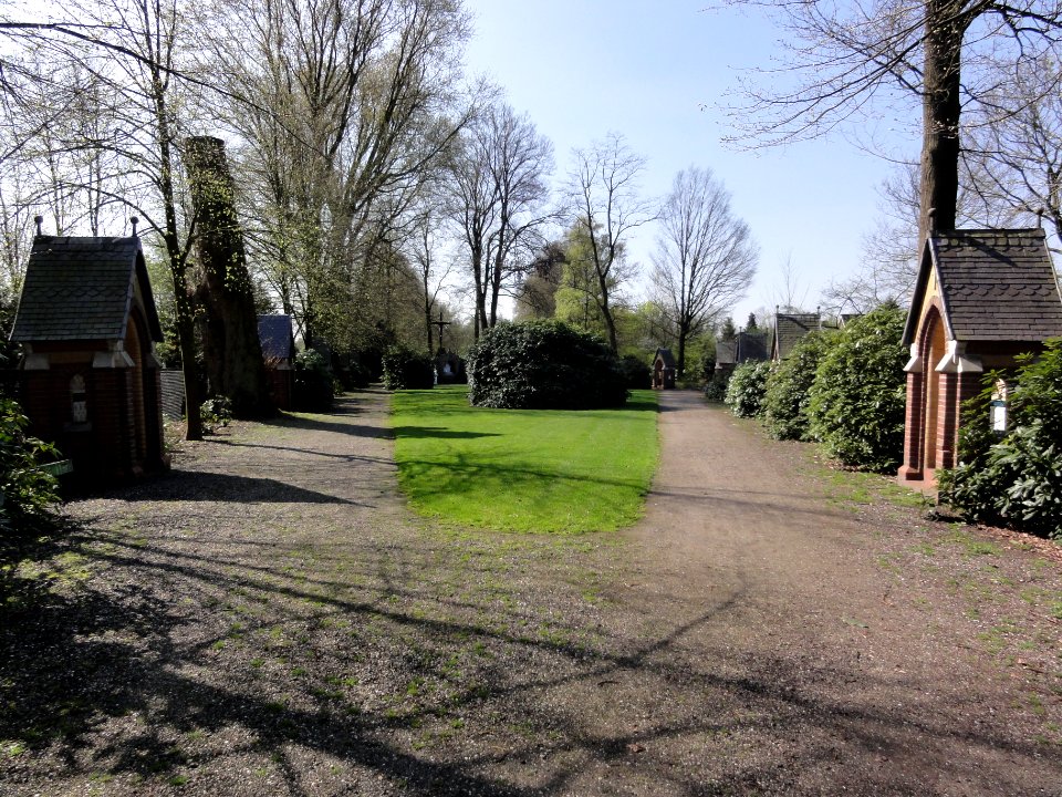 Venray Oostrum, Rijksmonument 524006 Trans Cedron overzicht kruiswegkapelletjes