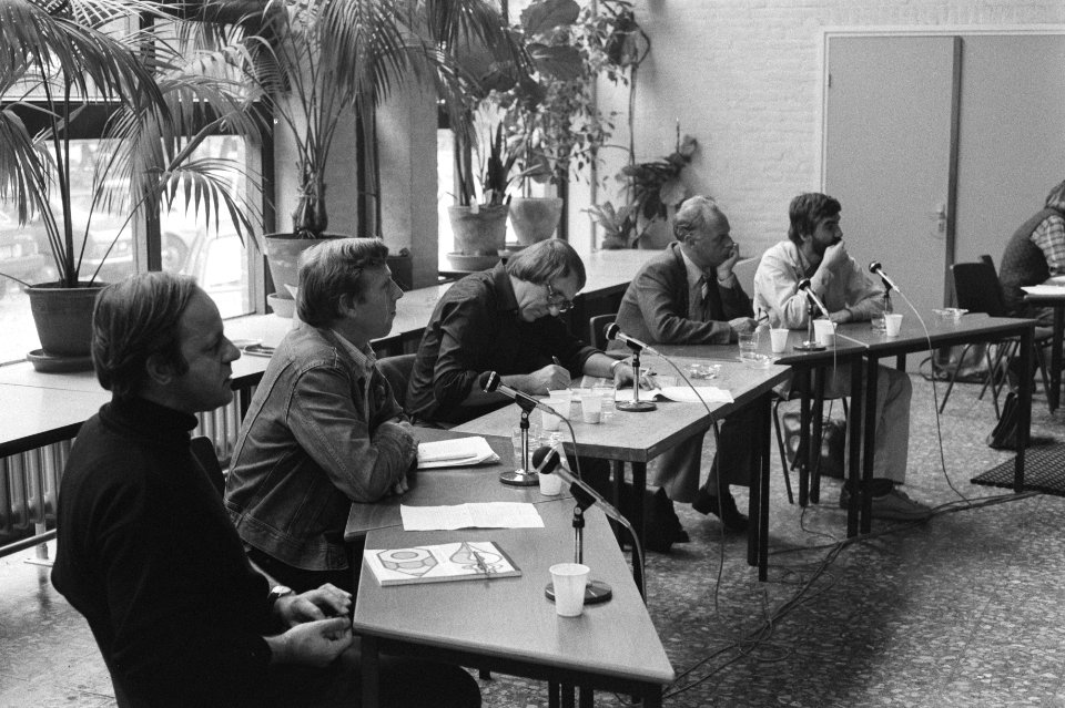 Van links naar rechts Herman Verbeek (PPR), Wilbert Willems (PSP), Kees Schellin, Bestanddeelnr 931-7758