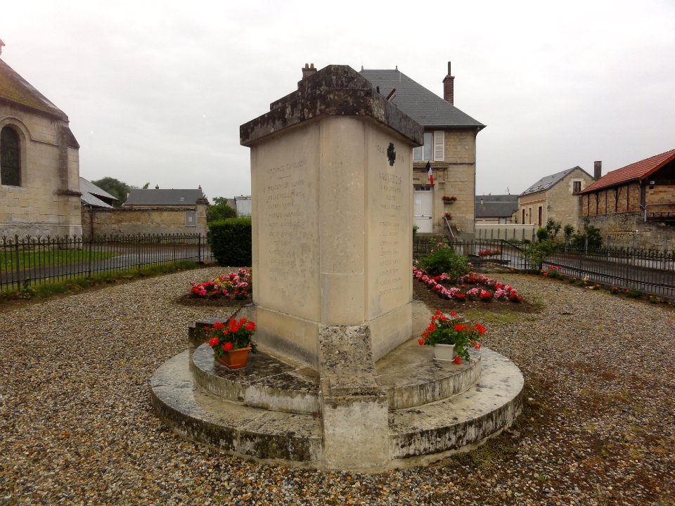 Vauxrezis (Aisne) monument aux morts (02)