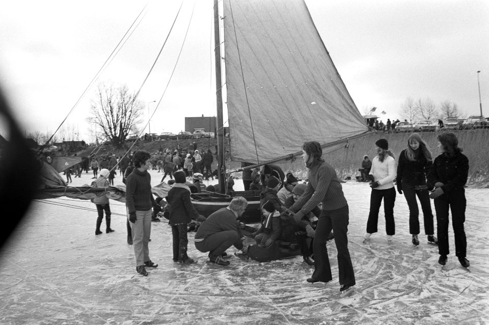 Veel schaatsers op Gouwzee, Bestanddeelnr 925-3486