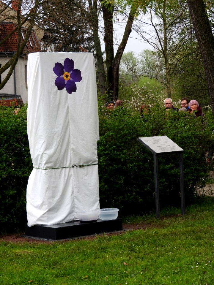 Veiled khatchkar Jena 1