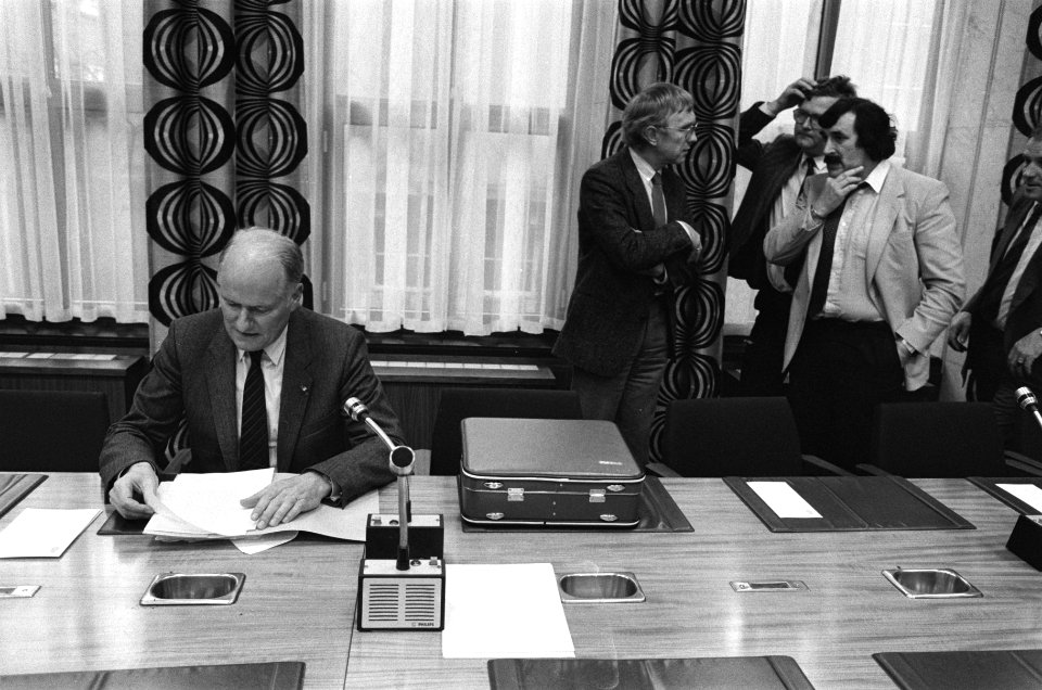 Van Eekelen , Stemerdink (die beiden werden gehoord), van den Bergh en Vos (PvdA, Bestanddeelnr 933-5484