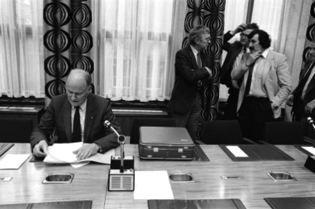 Van Eekelen , Stemerdink (die beiden werden gehoord), van den Bergh en Vos (PvdA, Bestanddeelnr 933-5484