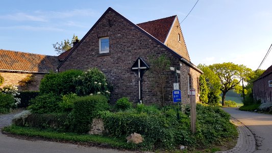 Ulvend-wegkruis aan kruising (2)