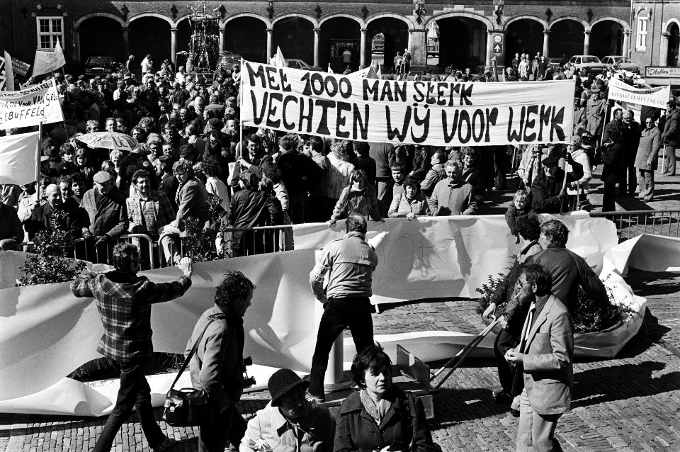 Van Gelder papier, hoorzitting Tweede Kamer en dem. door 1000 werknemers vestiging in Velsen Renkum tegen sluiting, Bestanddeelnr 931-4460