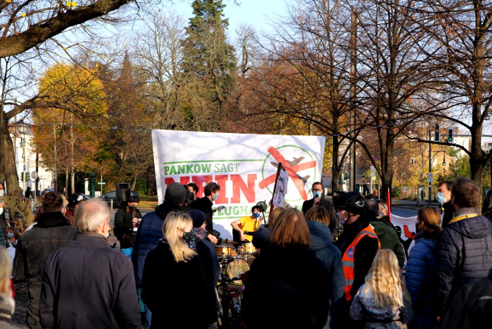 TXL closing celebration protest Pankow 2020-11-08 52