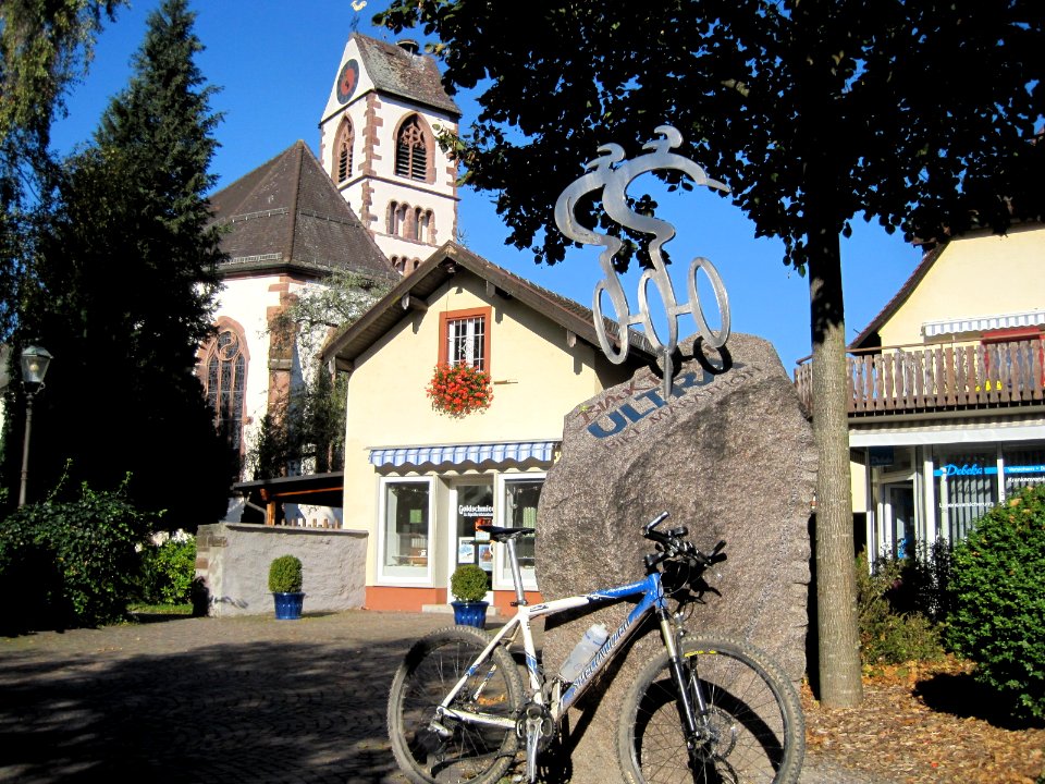 Ultra Bike Denkmal in Kirchzarten