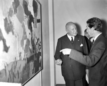 Uitreiking prijs Schilderprijsvraag t.g.v. 60 jaar Verbond Nederlandse Werkgever, Bestanddeelnr 910-7860