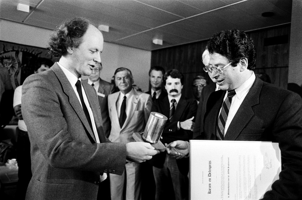 Uitreiking Kiezen en Delenprijs aan team van NOS jeugdjournaal door minister V, Bestanddeelnr 932-1695