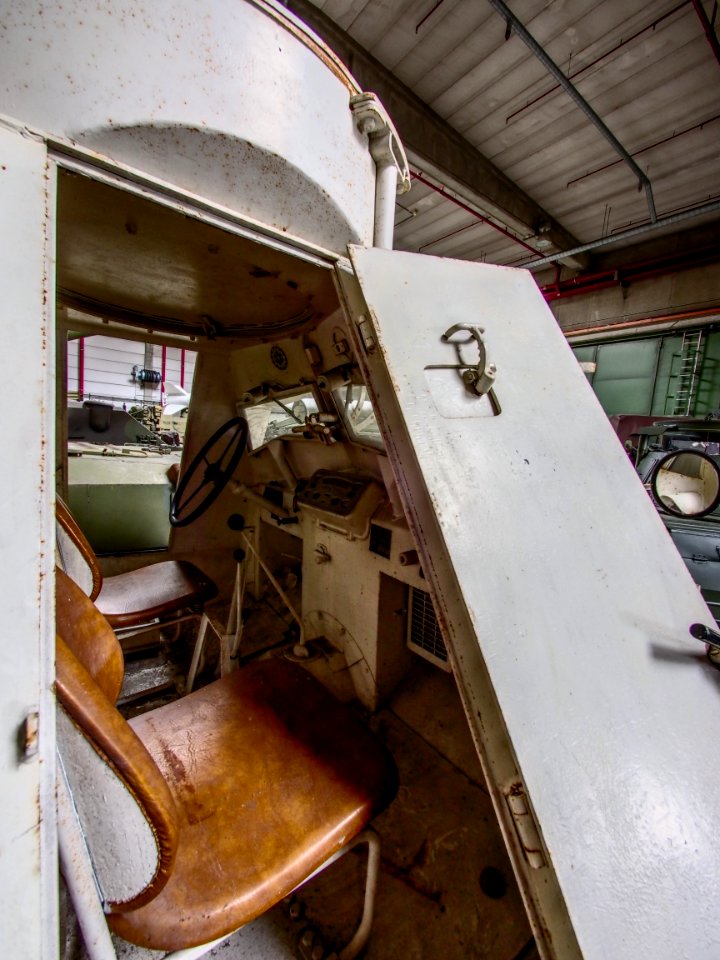 UN 59264 United Nations gepantserde truck, Gunfire museum Brasschaat pic4