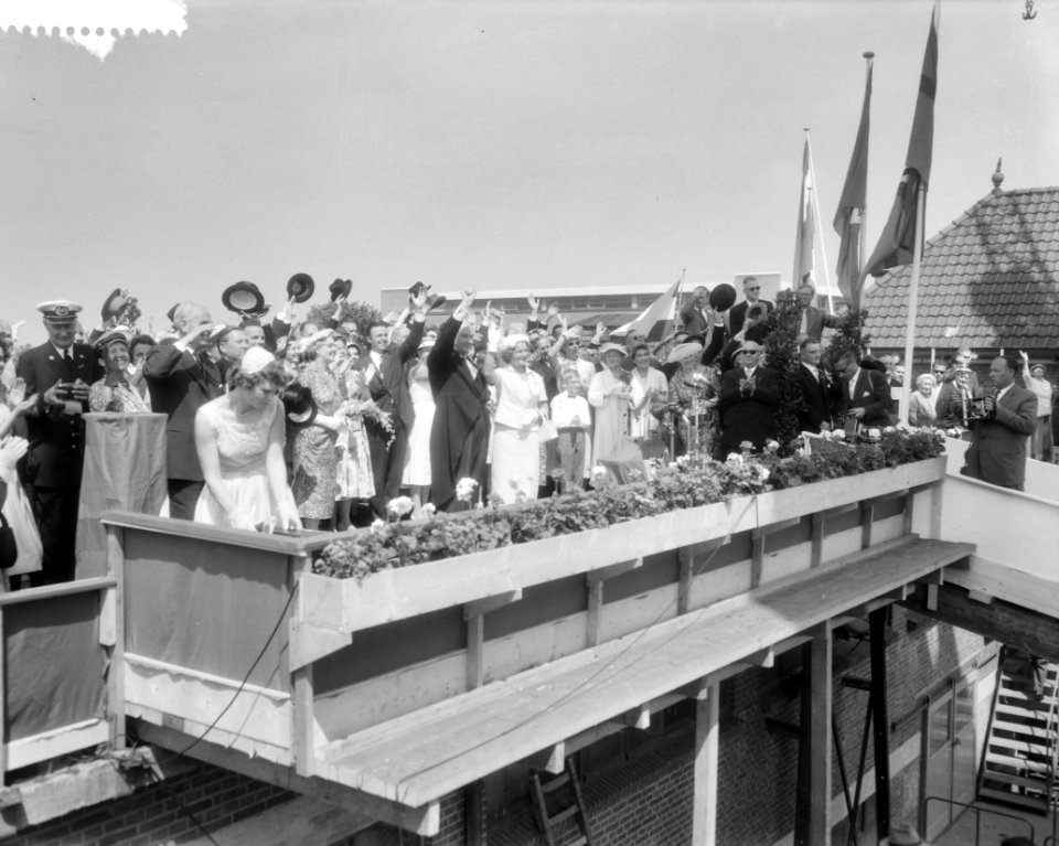 Tewaterlating van de Prinses Irene door Hare Koninklijke Hoogheid Prinses Iren, Bestanddeelnr 909-7060