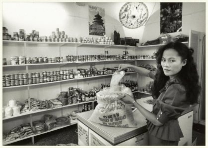 Thai shop, Gierstraat 43. NL-HlmNHA 54020710