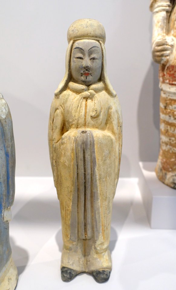 Two Standing Male Figures Wearing Capes and Rounded Hats, 2 of 2, China, Northern Qi dynasty, 550-577 AD, molded earthenware, cold-painted pigments - Arthur M. Sackler Museum, Harvard University - DSC00918