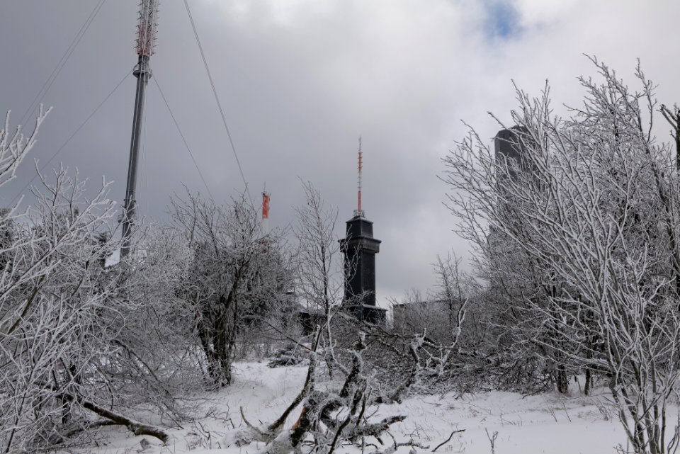 Top of Großer Feldberg with snow 2021-04-06 55