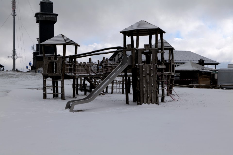 Top of Großer Feldberg with snow 2021-04-06 67