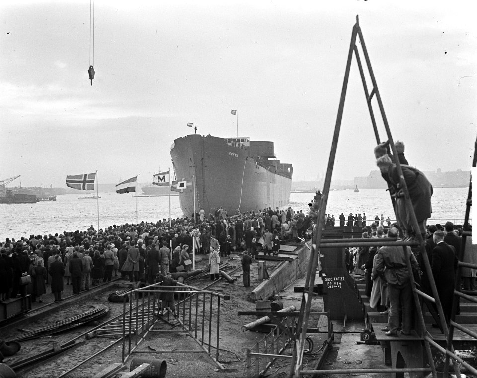 Tewaterlating tanker Grena bij de NDSM werf, Bestanddeelnr 903-7802