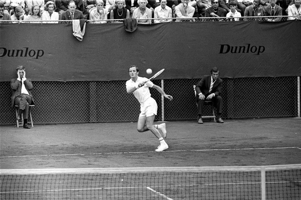 Tom Okker in actie tegen John Newcombe, Bestanddeelnr 922-6006