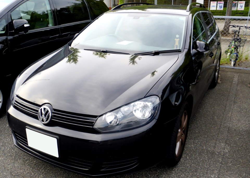 The frontview of Volkswagen GOLF VI VARIANT TSI Comfortline