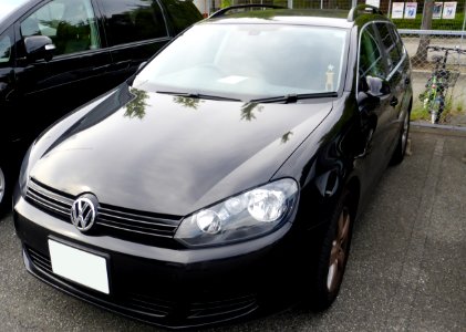 The frontview of Volkswagen GOLF VI VARIANT TSI Comfortline