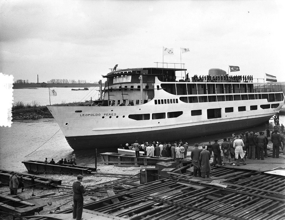 Tewaterlating Gilyang Scheepswerf De Waal Deest Zaltbommel, Bestanddeelnr 906-4087