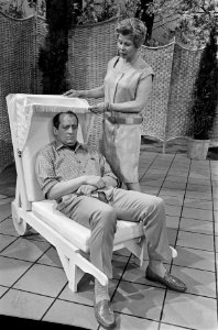 Toneelstuk Slippers van Allen Ayckbourn voor AVRO-TV. Mary Dresselhuys en Guus, Bestanddeelnr 921-2567