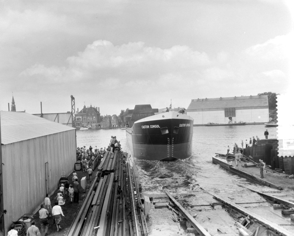 Tewaterlating van de Castor Consol bij de Zaanlandse scheepsbouwmaatschappij, Bestanddeelnr 910-5495