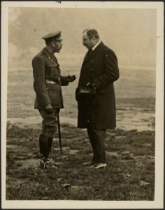 The King inspects the Houshold Battalion in Hyde Park.With Lord Derby., Bestanddeelnr 158-1941
