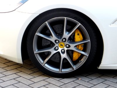 The tire wheel of Ferrari California