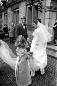 Tonnie Pronk , voetballer Ajax, trouwt met Marjan Meier Stadhuis Amsterdam, Bestanddeelnr 922-9796 photo