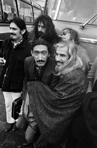 The mothers of Invention Engelse groep bij aankomst Schiphol, Bestanddeelnr 921-7742