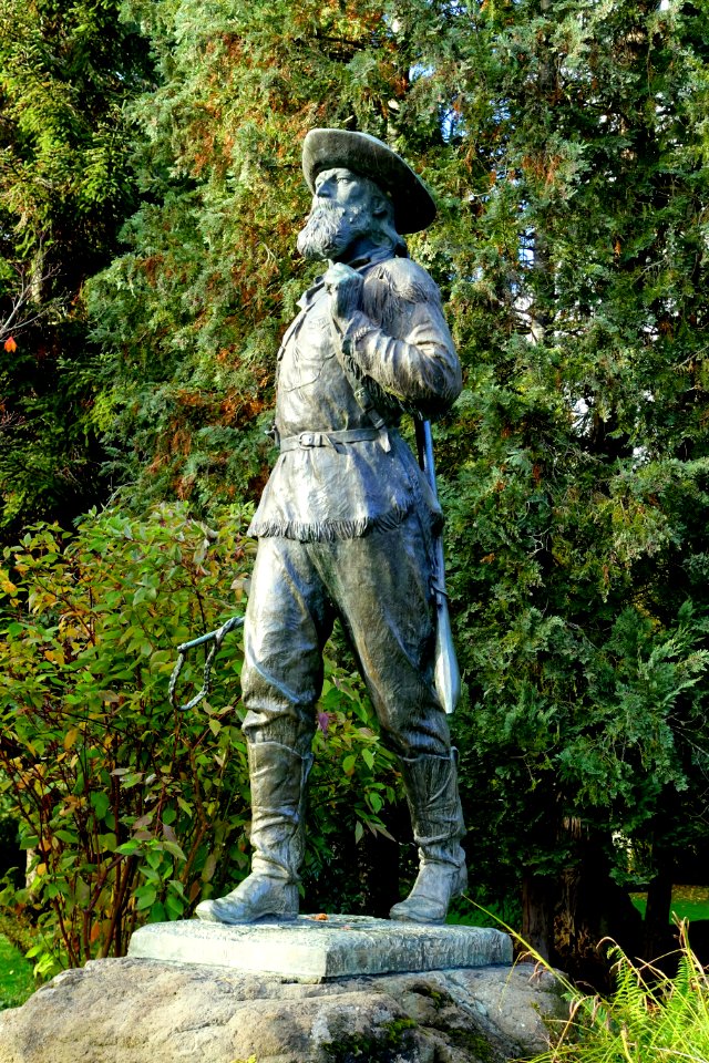 The Pioneer by Alexander Phimister Proctor, 1919 - University of Oregon - Eugene, Oregon - DSC09597
