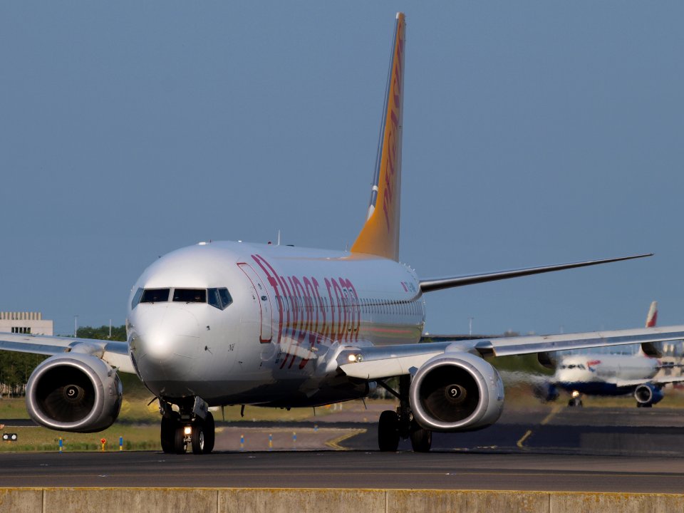 TC-AMP Pegasus Boeing 737-82R(WL) - cn 40723 taxiing 18july2013 pic-002