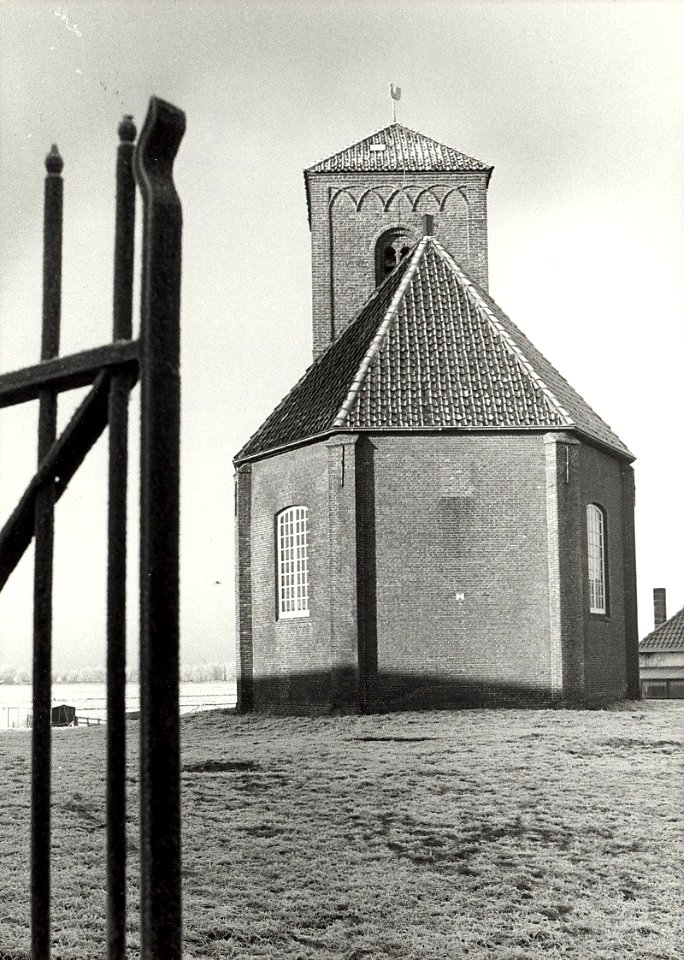 Te Spaarnwoude, ziende naar het Westen. Aangekocht in 1980 C. de Boer. - Negatiefnummer 17482 K 8a. - Gepubliceerd in het Haarlems Dagblad van 11.01.1980, NL-HlmNHA 54010442